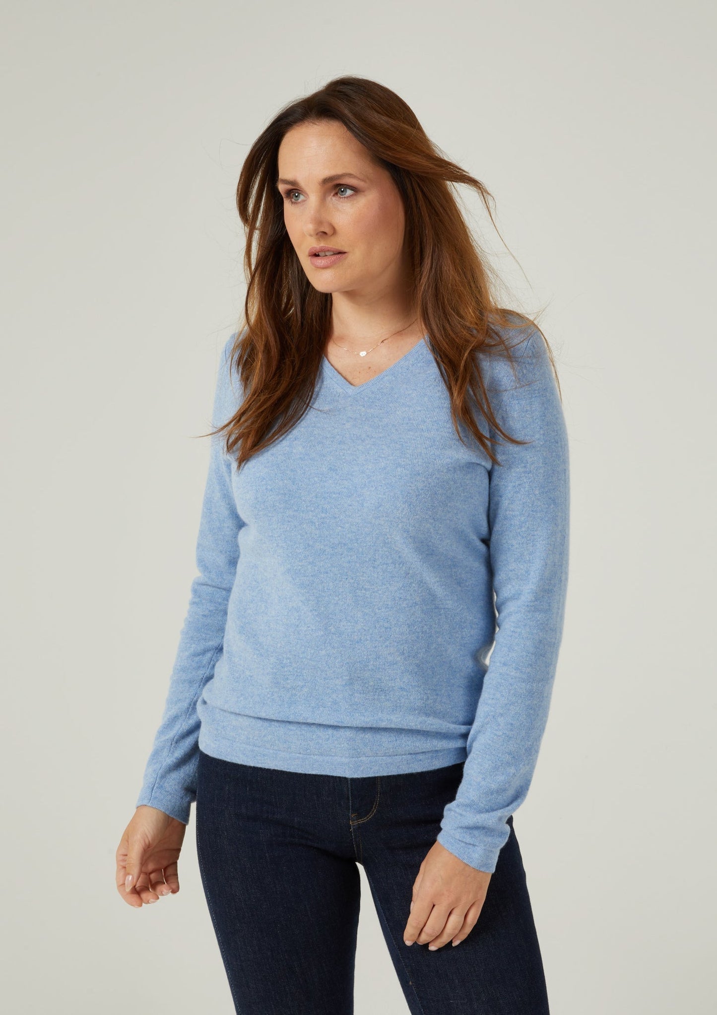 Ladies Geelong Lambswool Vee Neck Jumper In Mazerine